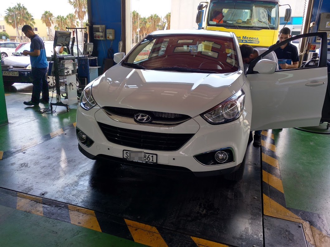 Hyundai iX35 being inspected at import test in Murcia Hyundai iX35 at test centre